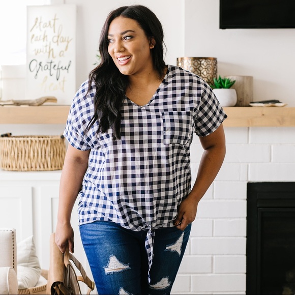 FINAL SALE❗️Gingham Plaid Front Tie Blouse - Picture 5 of 8